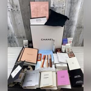 NWT Prestige Beauty Fragrance 30 Piece Gucci Celine and More Sample Set.